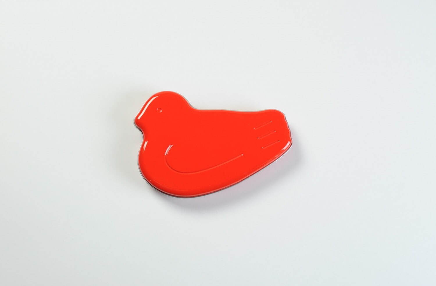 鳩サブレー」1枚入り缶が“鳩の日”限定で販売、4色の缶に“春夏秋冬