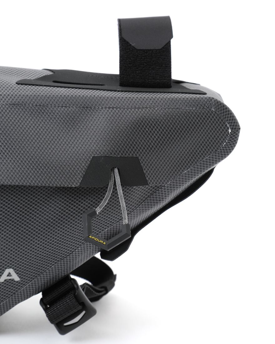 フレームバッグ 3L【EXPEDITION FRAME PACK/ スモール】｜APIDURA