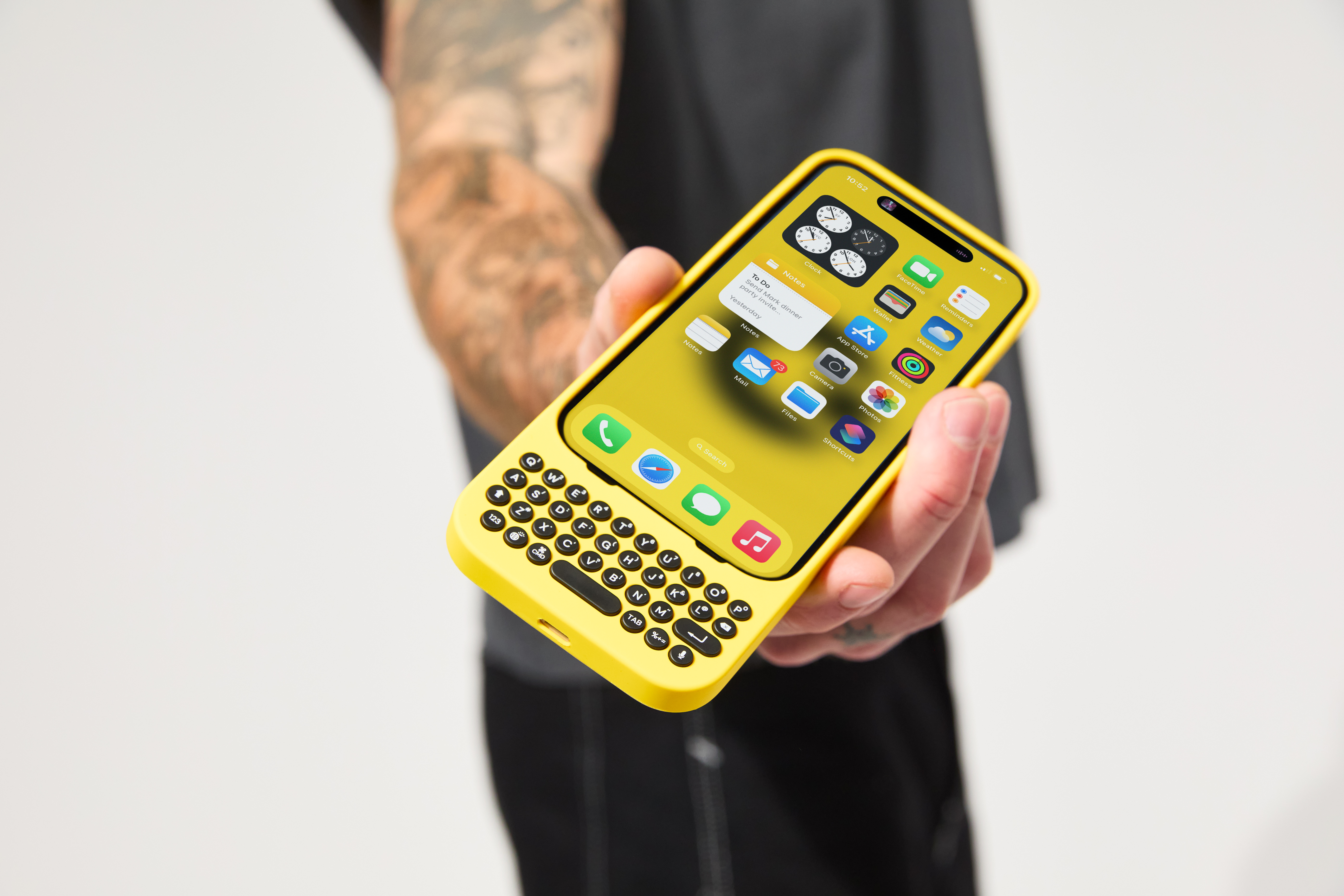 iPhoneと一体化するキーボードが登場、米国で - ケータイ Watch