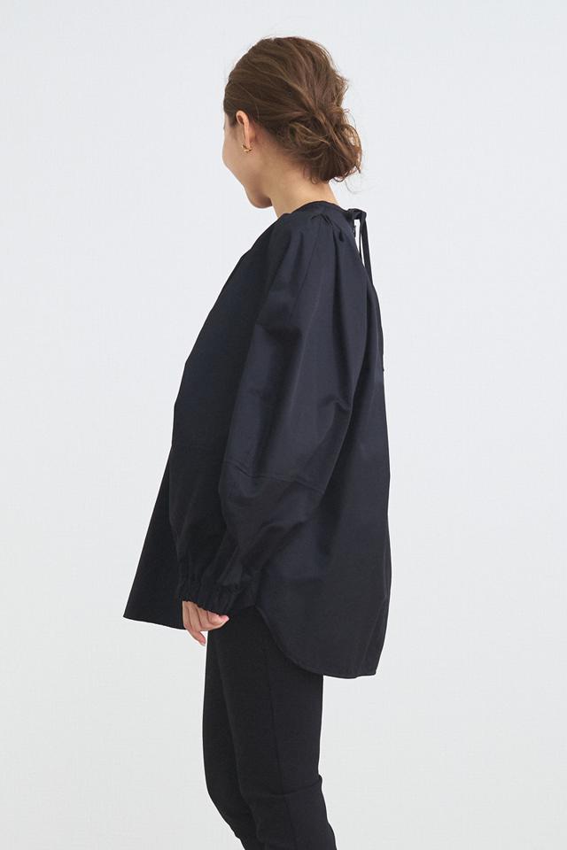 yori(ヨリ)の「ビッグパフスリーブブラウス【2021AW】9月中旬発売予定