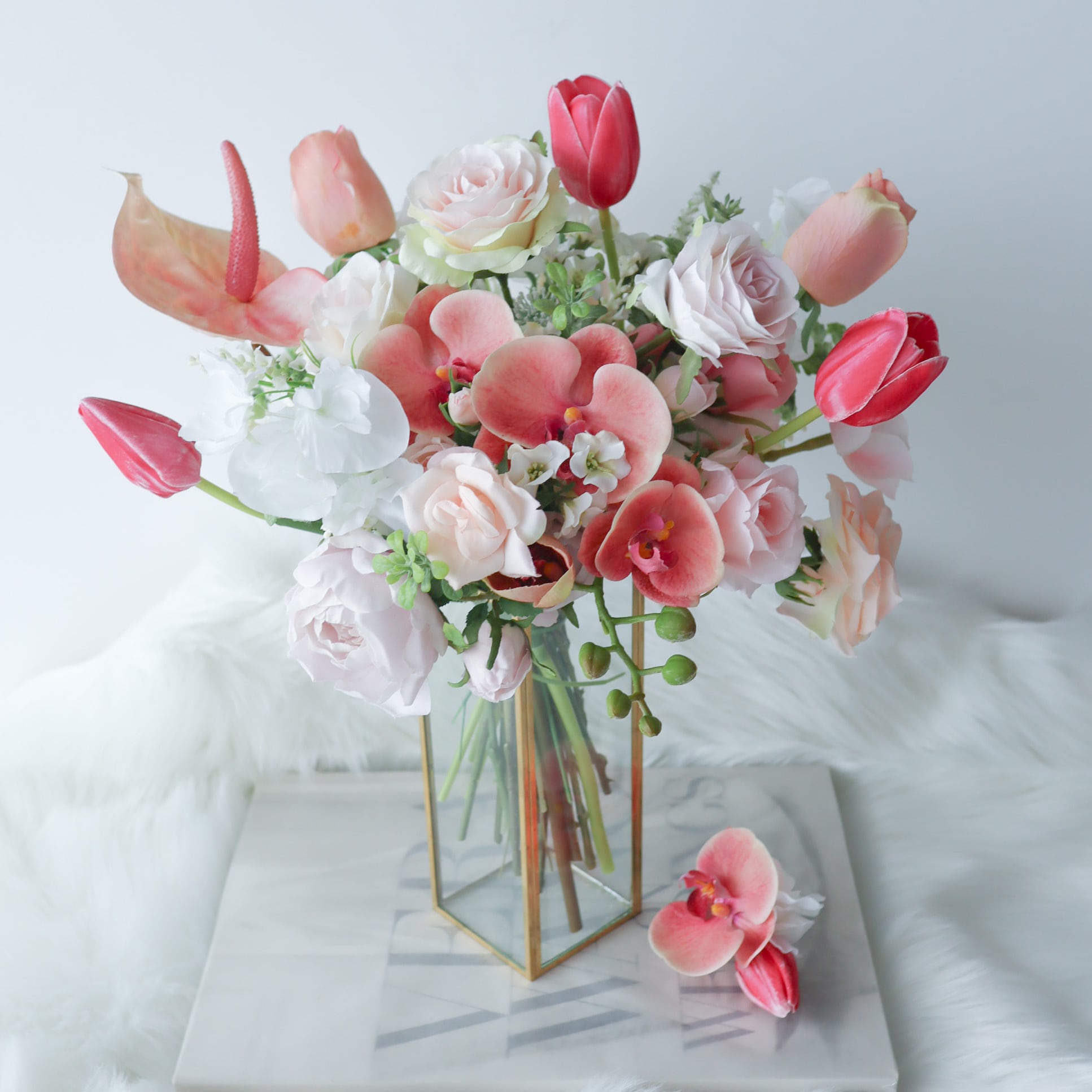 チューリップ×胡蝶蘭ブーケ | Karen Bouquet