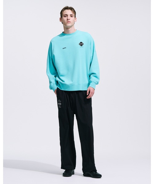 F.C.Real Bristol（エフシーレアルブリストル）の「BIG LOGO CREWNECK