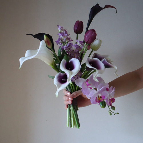 チューリップや胡蝶蘭と大人色のカラーリリィブーケ♡ウェディング