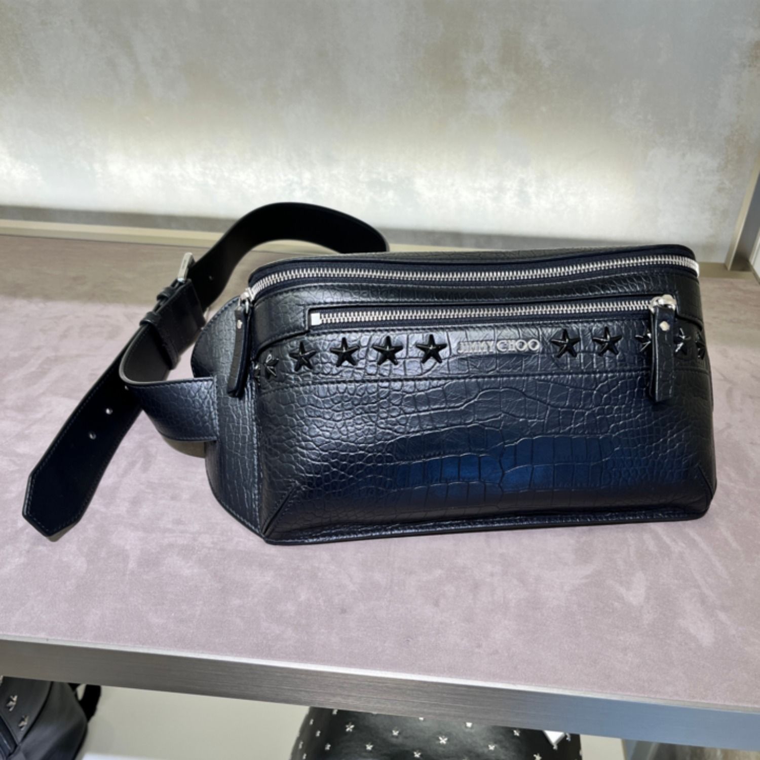 JIMMY CHOO ジミーチュウ OSCAR エンボス スタッズ ボディバッグ