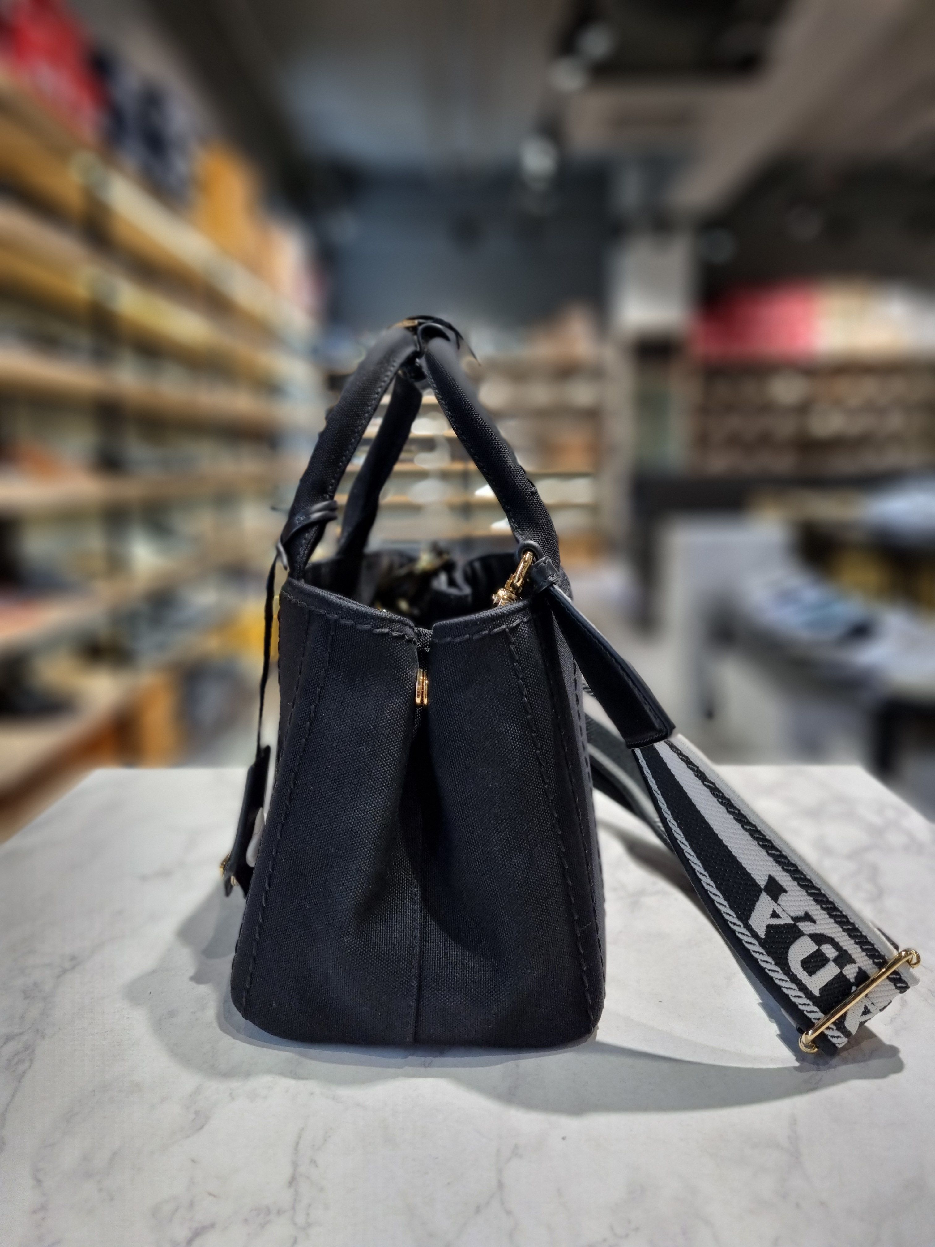 関税込み】 ☆PRADA (プラダ)☆ キャンバス トートバッグ (PRADA