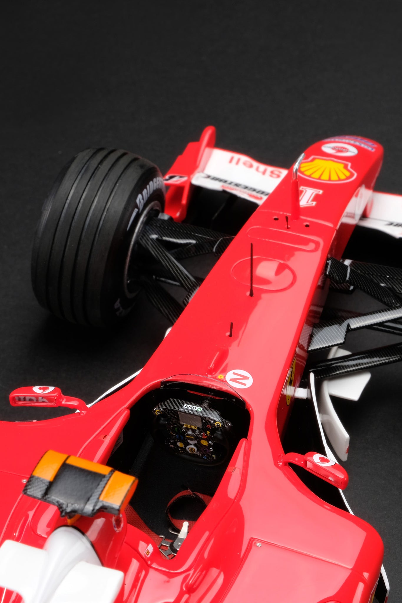 フェラーリ F2004 を 1:18 スケールで紹介 – Amalgam Collection