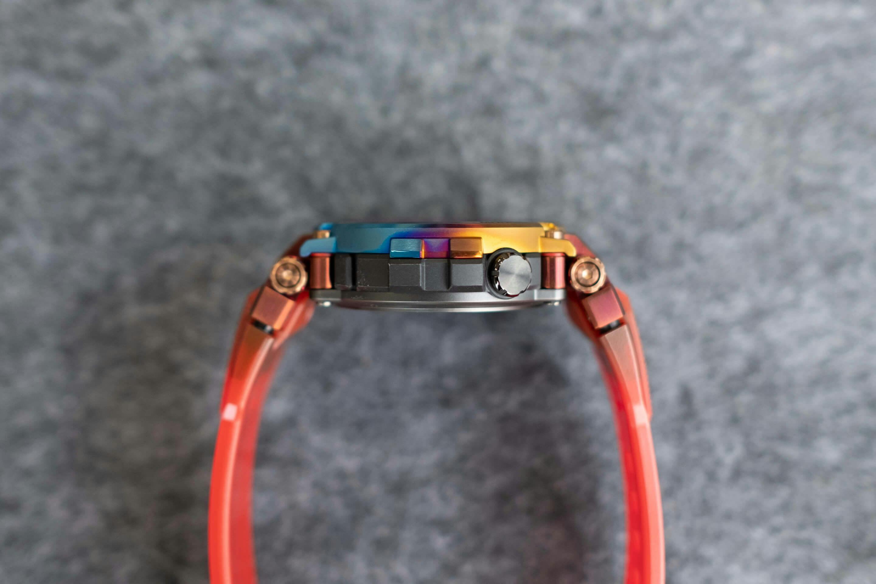 Introducing: G-SHOCK MTG-B1000VL 火山雷を表現したレインボーモデル