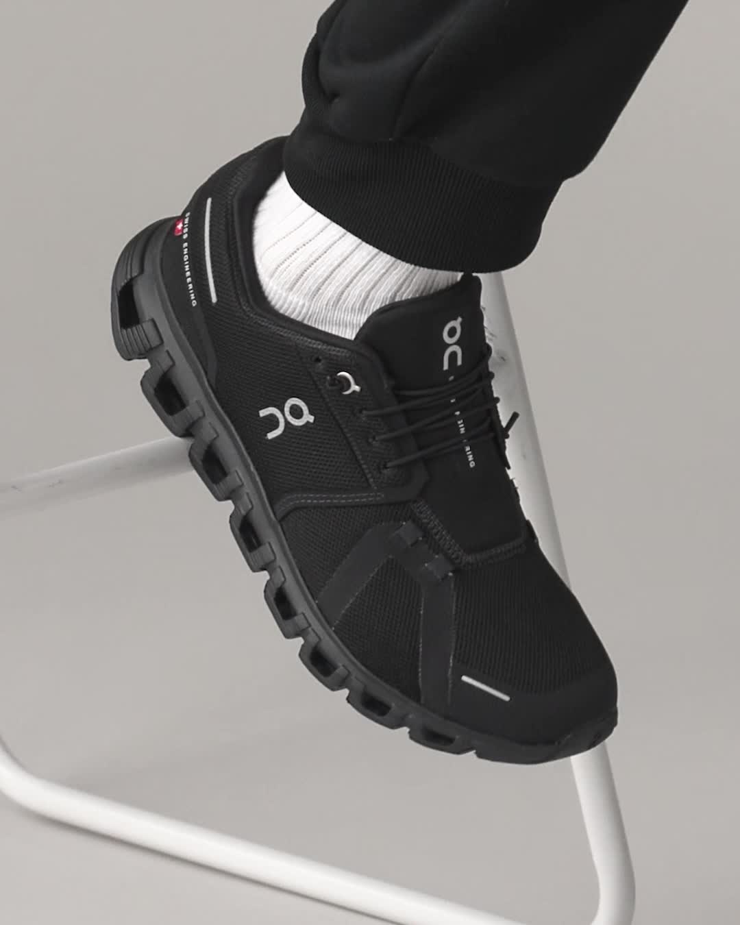 Amazon | [オン] ランニングシューズ Cloud 6 メンズ Black | Black