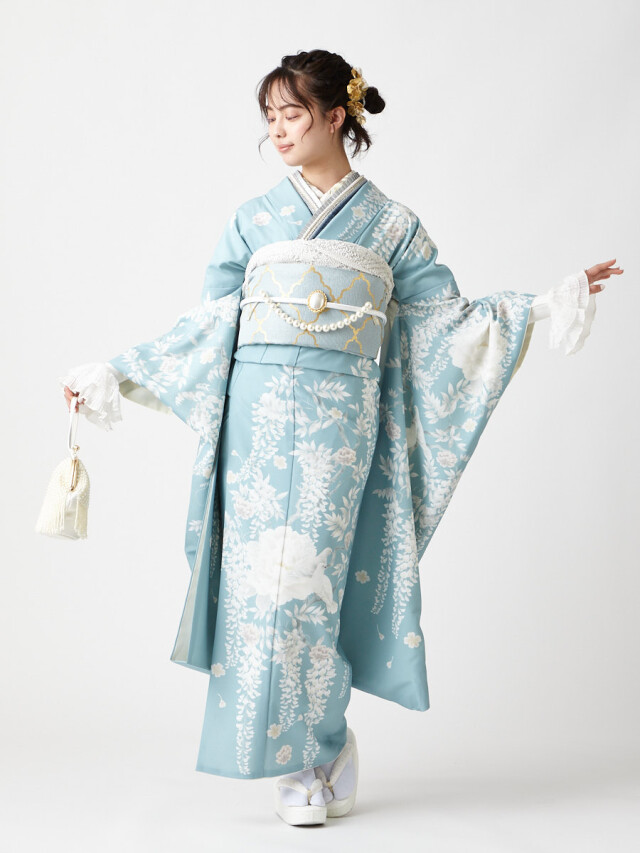 三松 ふりふ事業部の振袖 /水色/エレガント/牡丹柄/ 「シロバトシノワ