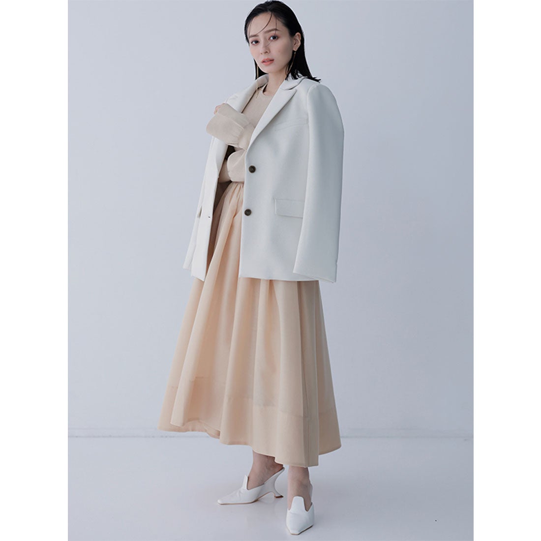 アニュアンス anuans バックデザインフォルムジャケット （IVORY