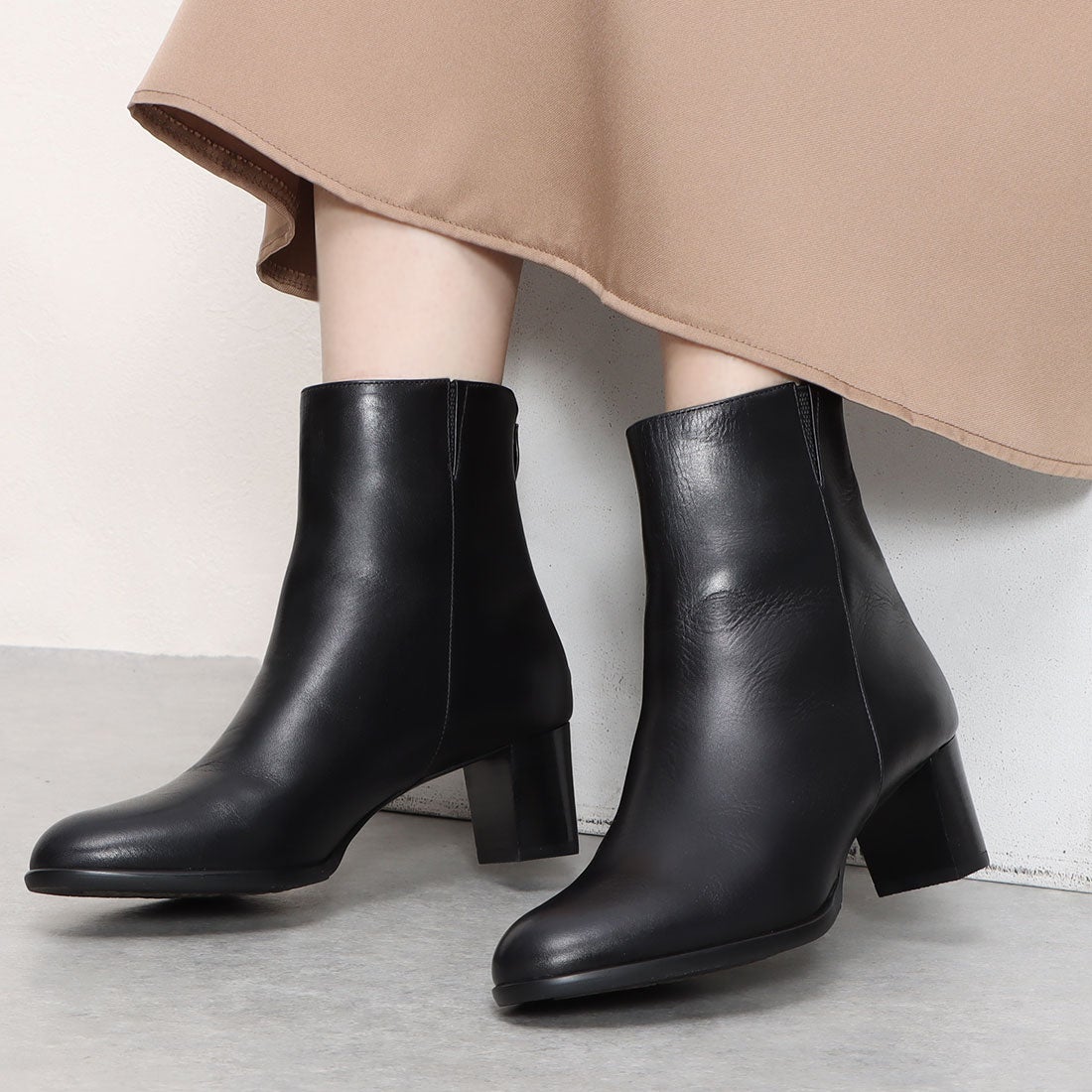 リズ ラフィーネ Riz raffinee チャンキーヒールショートブーツ