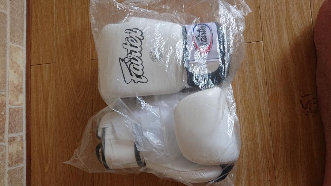 Fairtex ボクシンググローブ ホワイト 楽天市場】フェアテックス Fairtex ボクシンググローブ 【part2】 本革
