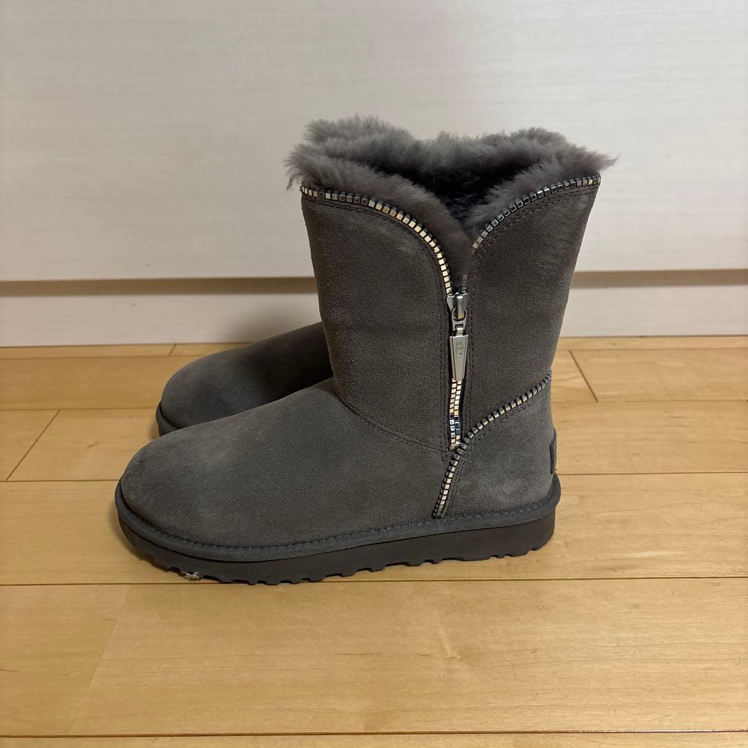 UGG グレー ジッパー付き ムートンブーツ　フローレンス UGG Australia（アグオーストラリア） 「UGG」 ムートンブーツ 24cm