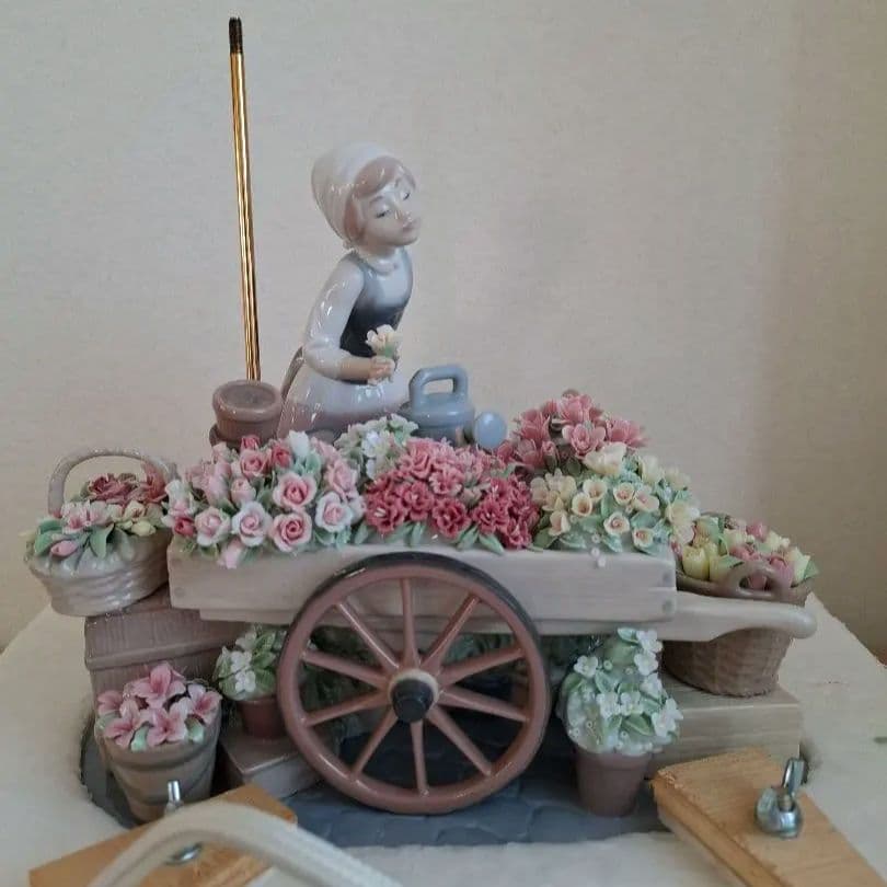 リヤドロ　公園通りの花屋さん 公園通りの花屋さん | リヤドロ公式オンライン