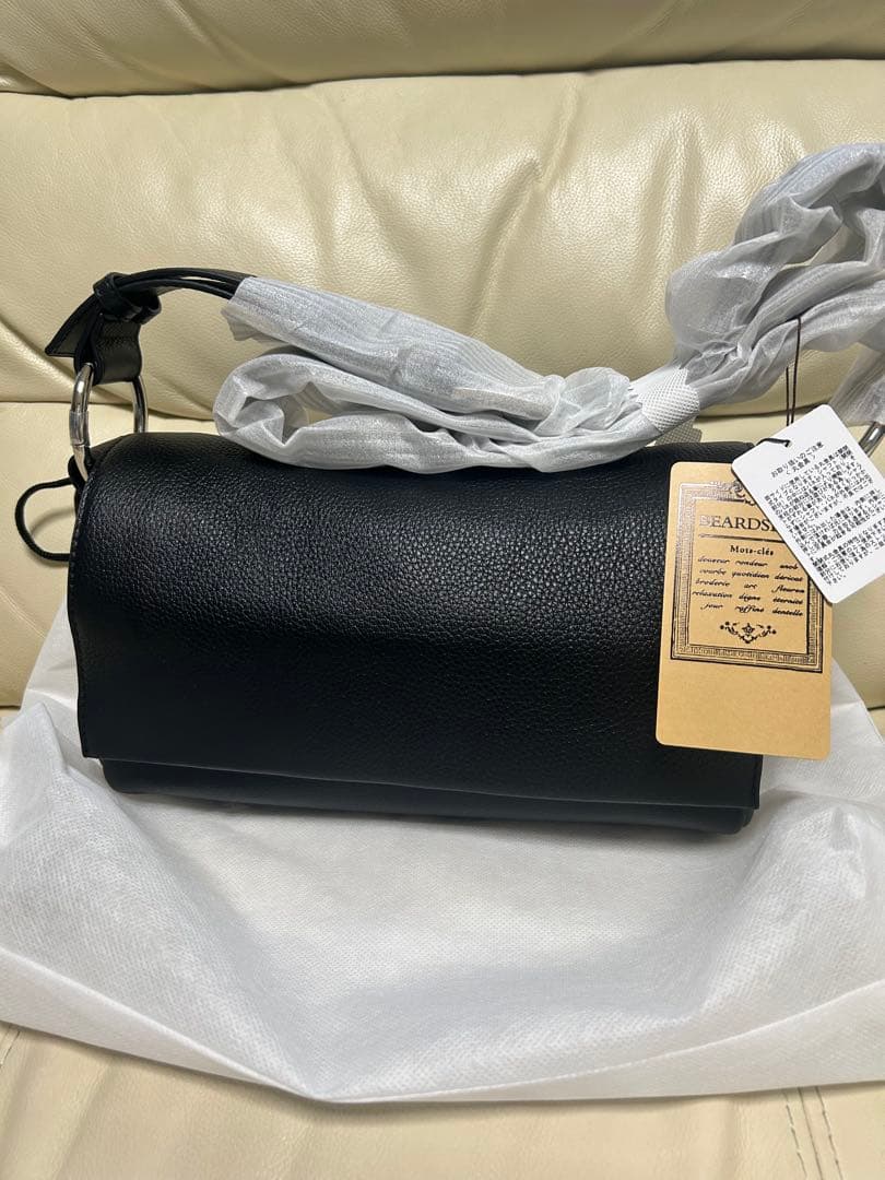 BEARDSLEY ビアズリー　レザーボディバッグ　ブラック　新品 BEARDSLEY（ビアズリー）レザーボディバッグ｜Yahoo!フリマ（旧PayPay