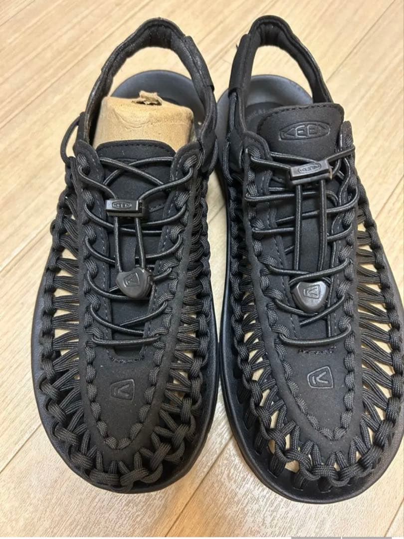 KEEN UNEEK W ブラック US 9 JPN２６ Women's Two-Cord Sandals - UNEEK Monochrome | KEEN Footwear