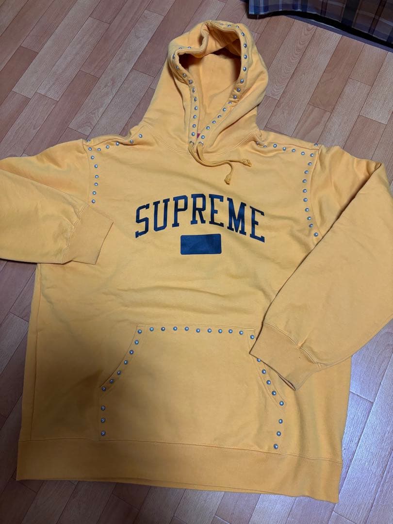 Supreme スタッズ付きイエローパーカー Supreme スタッズ付きイエローパーカー Lサイズ - メルカリ