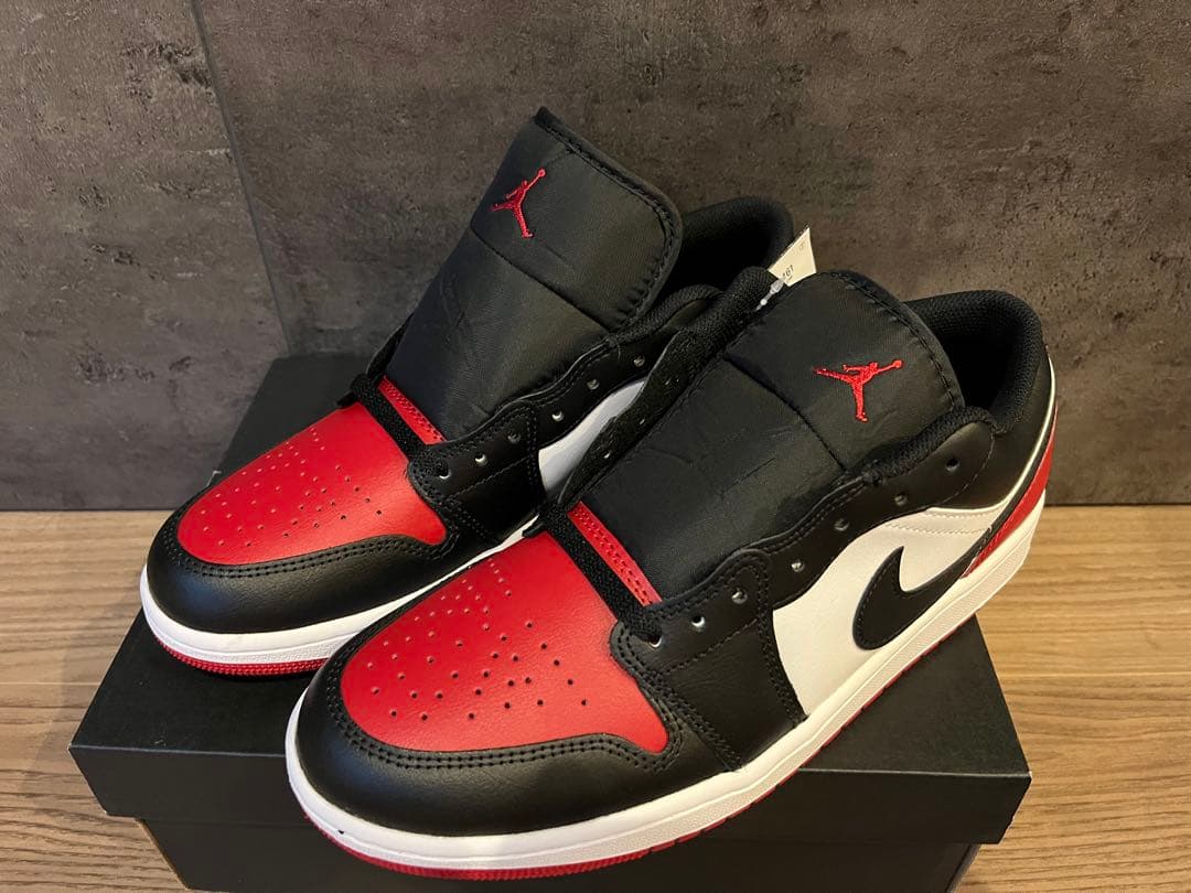 Air Jordan 1 Low ブラック/レッド Amazon | [ナイキ] エア ジョーダン 1 ロー AIR JORDAN 1 LOW ブラック