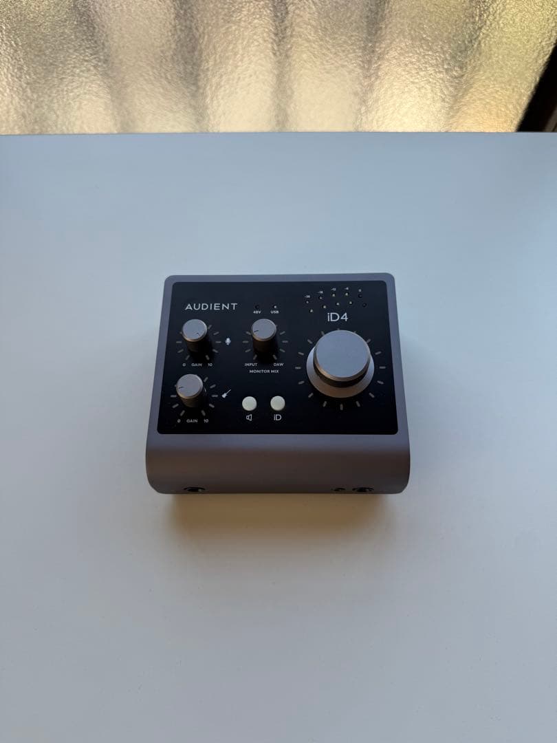 Audient iD4 MKII USB-C オーディオインターフェイス Audient iD4 MKII 2 x 2 USB-C Audio Interface | Sweetwater