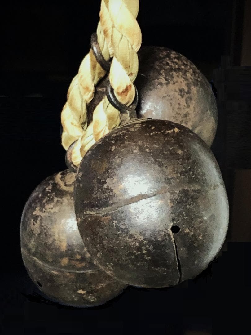 【 大型鉄鈴/馬鈴 】　３連　室町時代　約10～11ｃｍ レインボーチャイム 釣鐘型 円すい型 3連タイプ 鉄製 風鈴 ベル