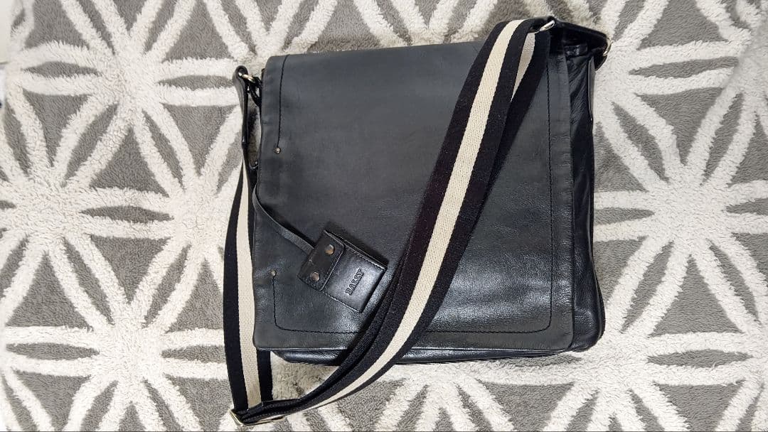 【BALLY】 バリー　レザーメッセンジャーバッグ　ブラック Bally（バリー） ショルダーバッグ CODE MESSENGER メンズ レザー