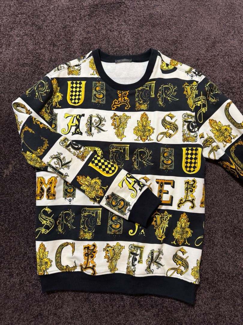 VERSACE グラフィックトレーナー XL 中古・古着通販】VERSACE (ヴェルサーチ) ロゴスウェット ブラック