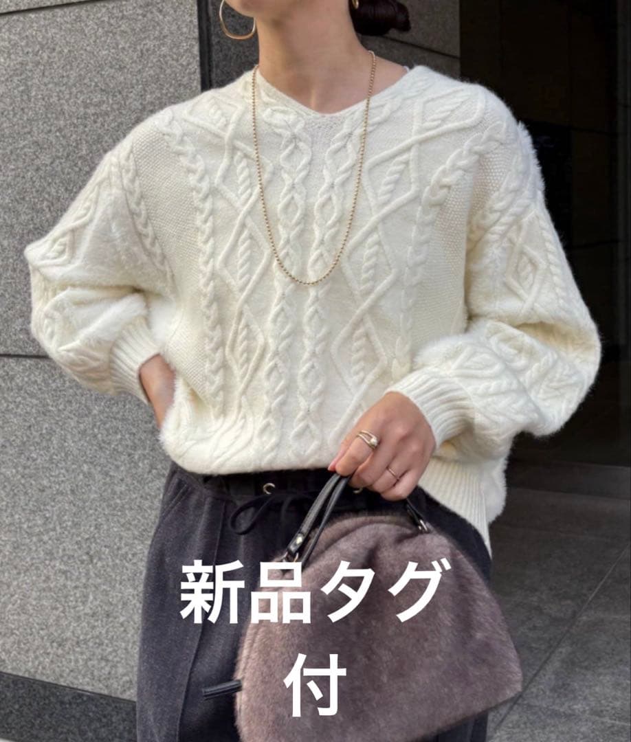 白バックレースアップニット /Jena espace merveilleux Jena espace merveilleux｜【後ろ姿で惹きつける】バックレースアップ