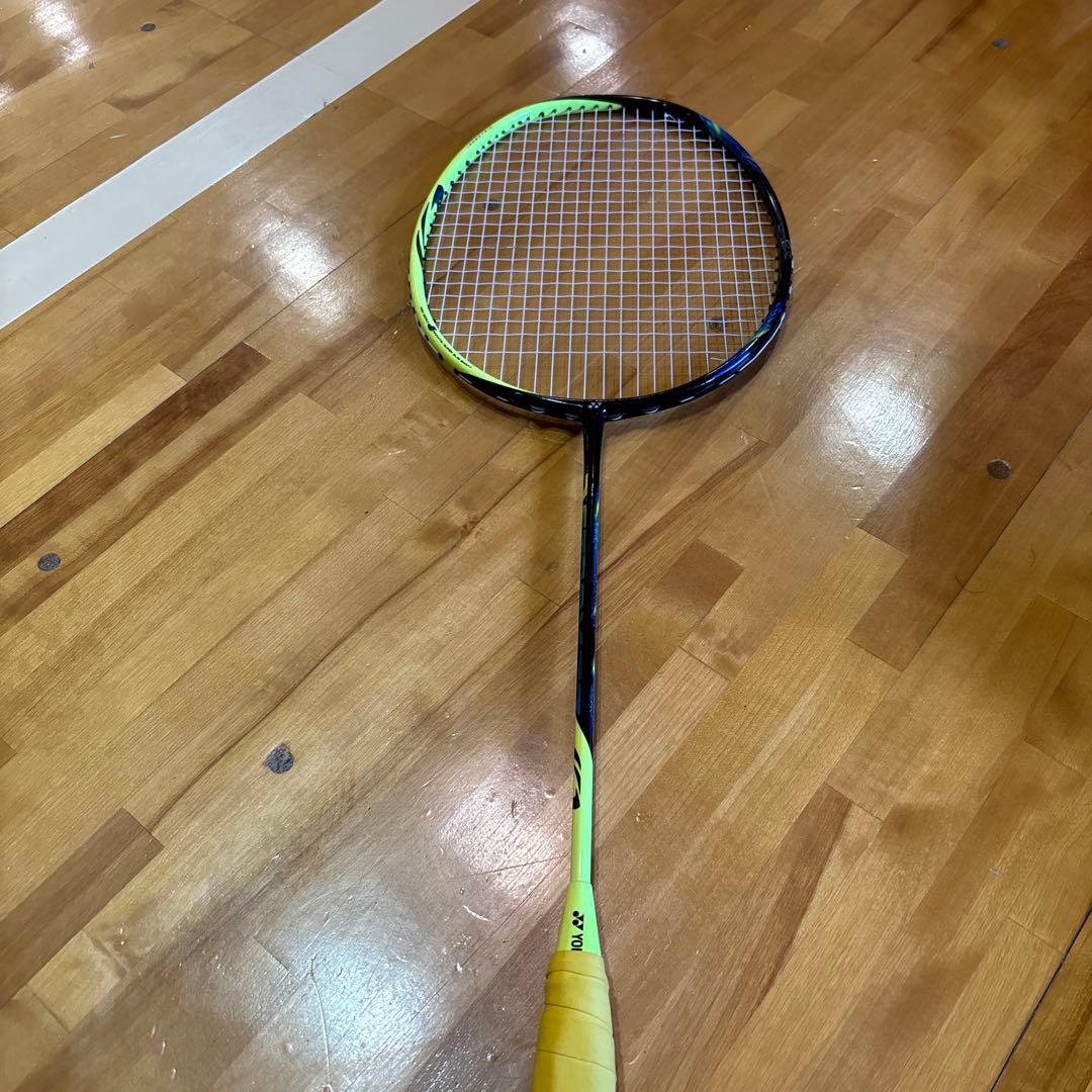 ASTROX77 バドミントンラケット YONEX（ヨネックス） 希少品 旧モデル YONEXバドミントンラケット