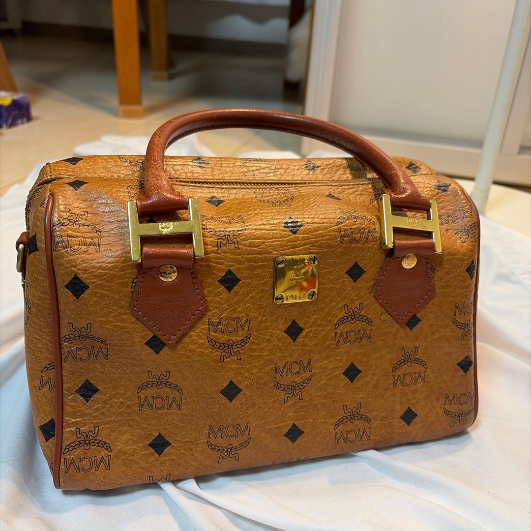 MCM ボストンバッグ ブラウンレザー 最安値！ MCM（エムシーエム） エム シー エム ヴィセトス ロゴグラム