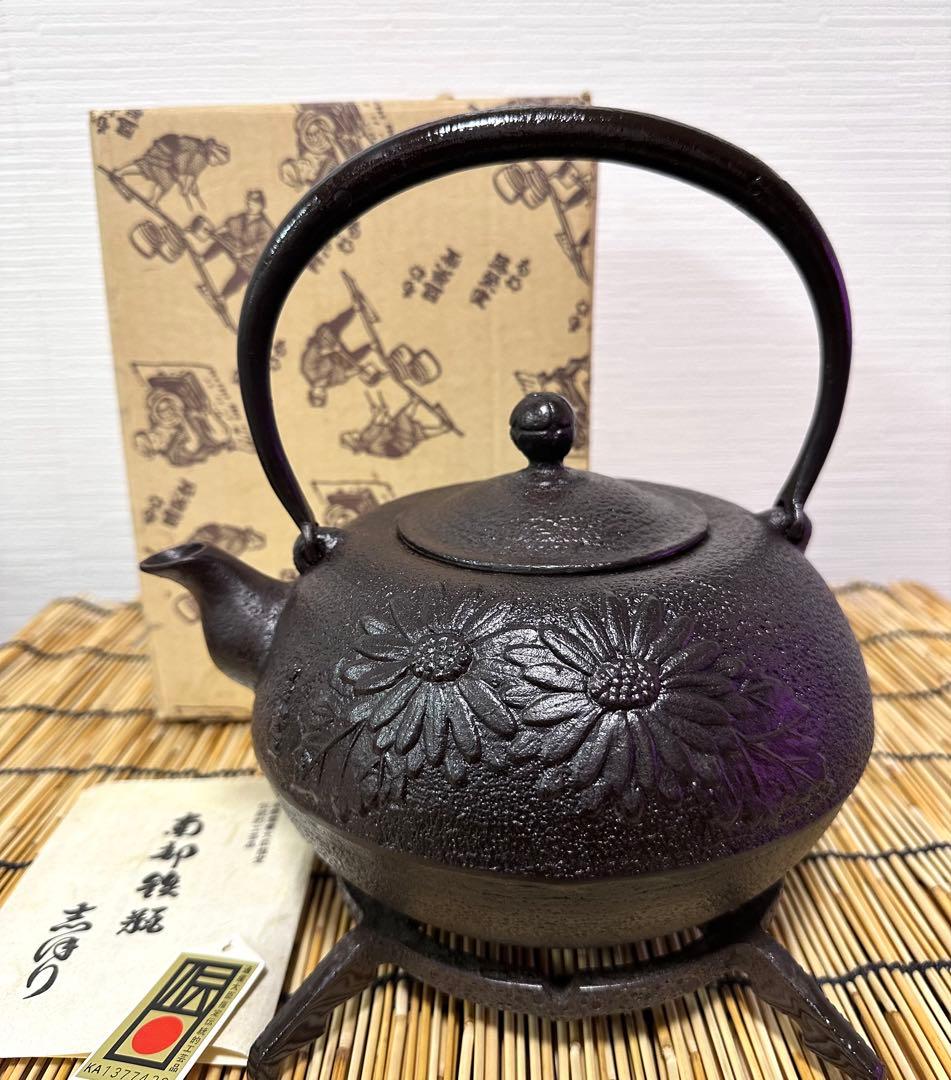 ほぼ未使用品　供箱等付属品付岩手県奥州佐秋鋳造所佐藤守巨造 真作保証　南部鉄瓶 楽天市場】南部鉄瓶 佐秋の通販