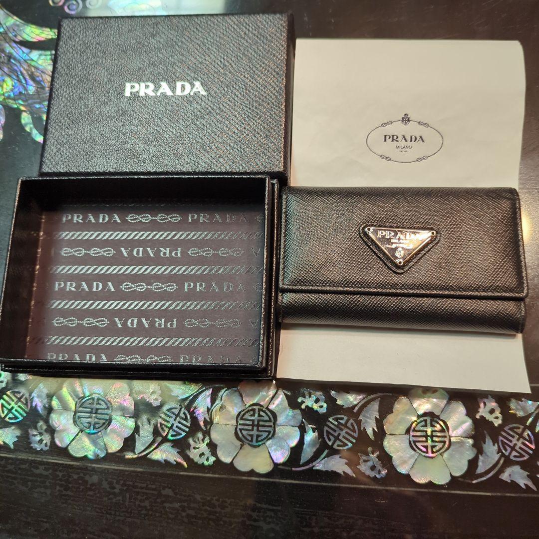 ❤️プラダキーケース❤️ プラダ PRADA キーケース SAFFIANO MULTICOLOR 4連 KR付/NERO+IBISCO